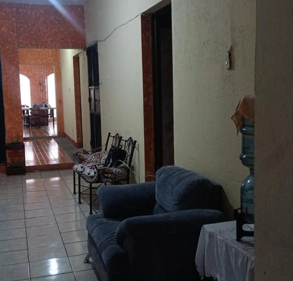 Rosy Relaxation House & Spa Antigua Hostel
